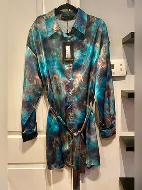 NWT women’s Teal multicolor tie dye Button-Front dress with Tie Belt size 12